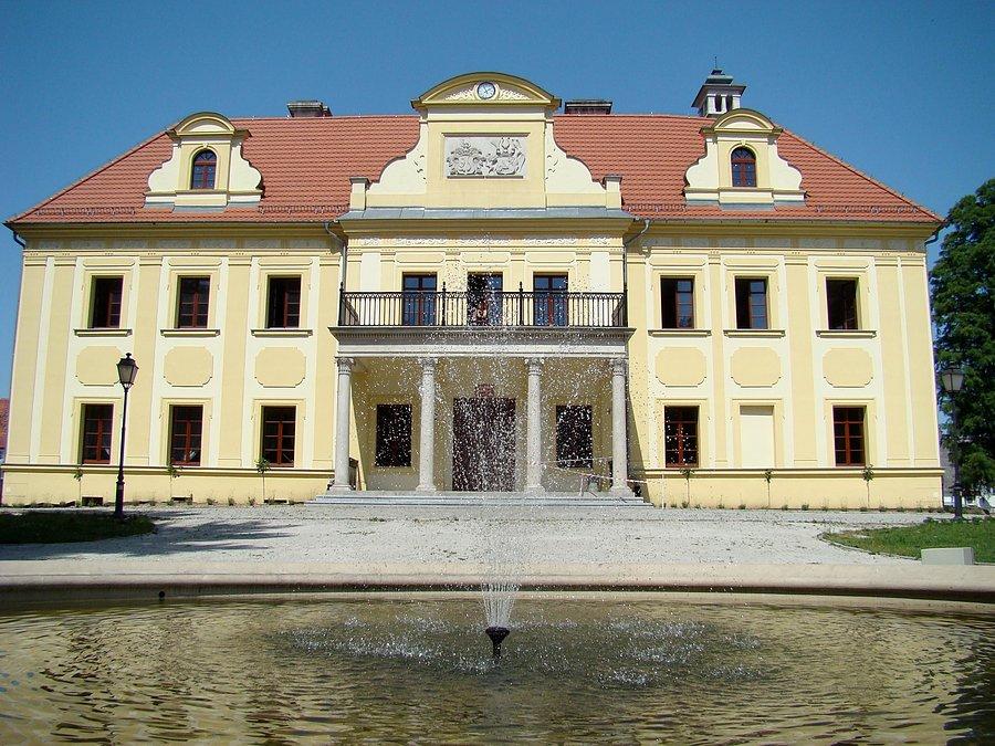 Gaworzyce. Odrestaurowany pałac, dawna siedziba rodu Tschammerów