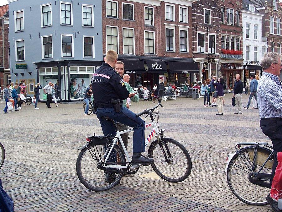 Policja rowerowa w Delft