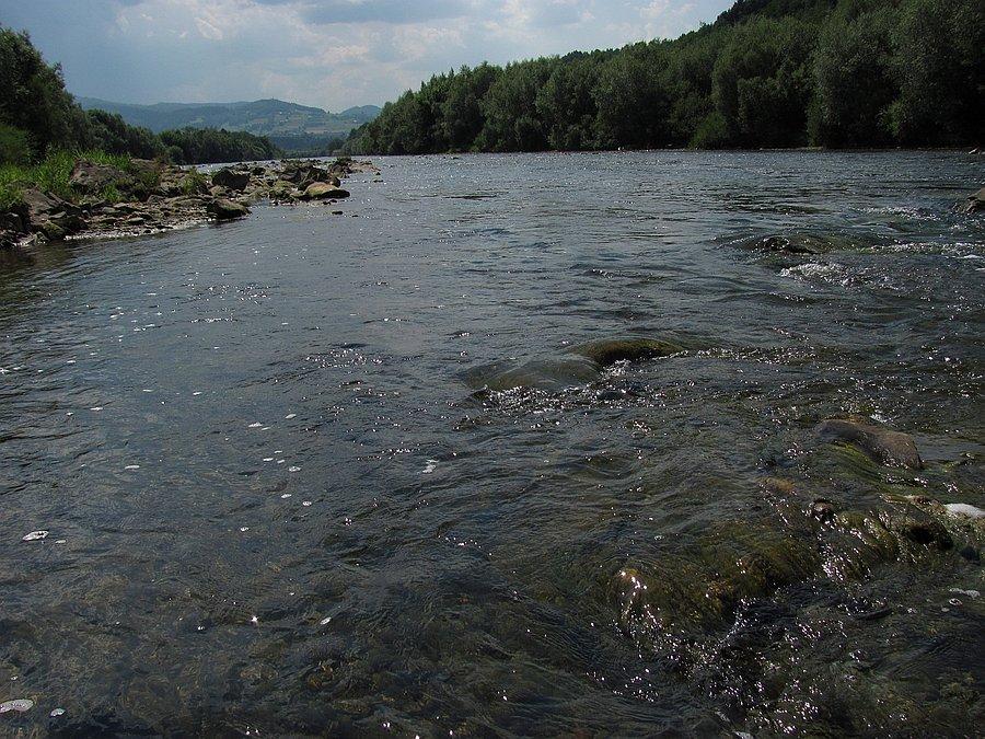 Chwila ochłody pod kmostem w Kadczy