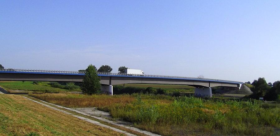 Wiadukt nad Odrą w miejscowości Olza