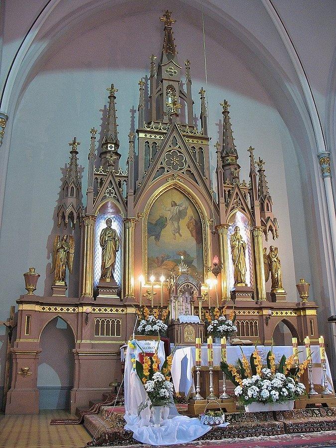Ołtarz główny kościoła w Kamieńczyku