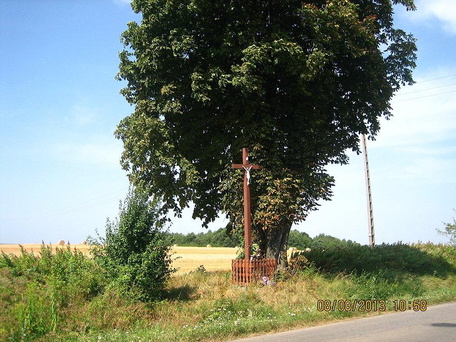 Krzyż przy drodze z Woźnik do Ligoty Woźnickiej