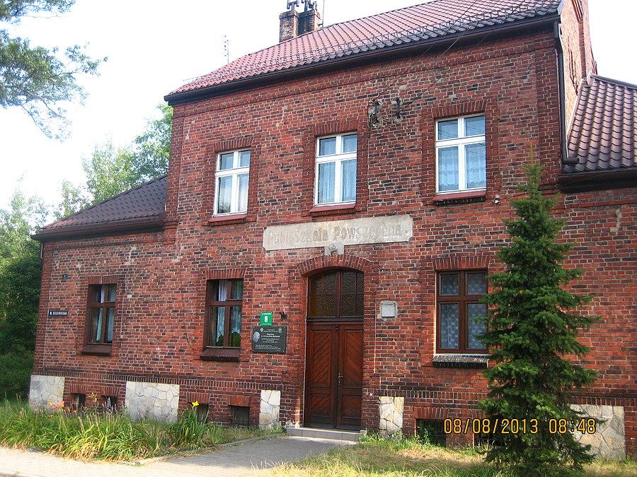 Budynek dawnej szkoły w Bibieli, gdzie w 1954r. Sługa Boży ks. Franciszek Blachnicki zapoczątkował rekolekcje w formie oazy