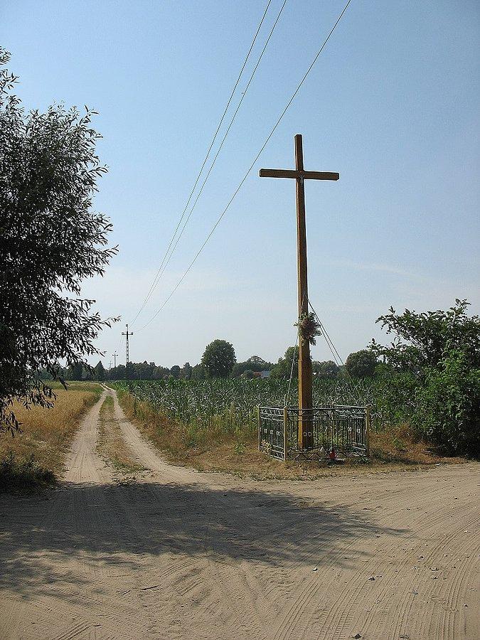 Krzyż na rozstaju w Grądach