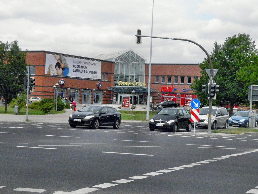 Obiekt handlowy Oder Center w Schwedt, dość popularny w Szczecnie