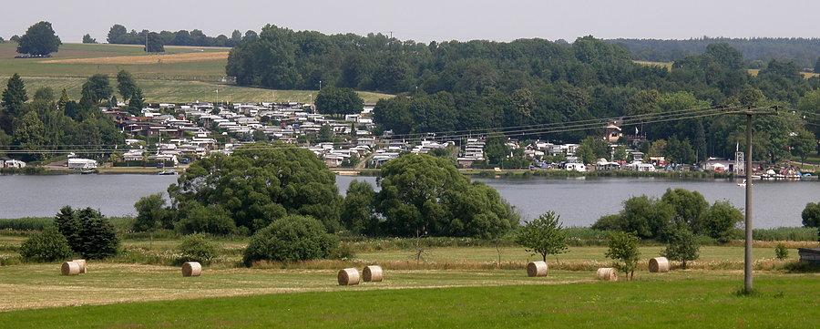 Camping w Nieder-Moos, wypełniony do ostatniego miejsca