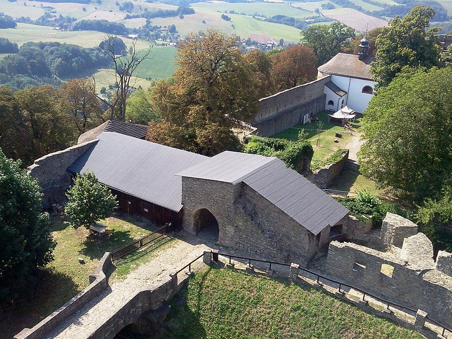 Z murów Hukvaldów