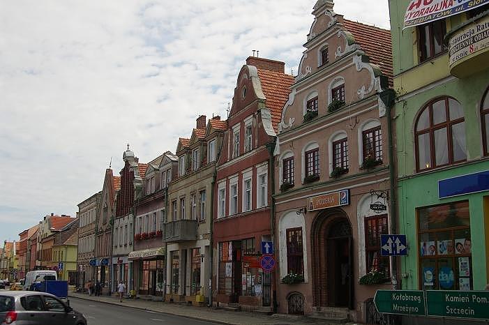 Trzebiatów - budyni na Rynku