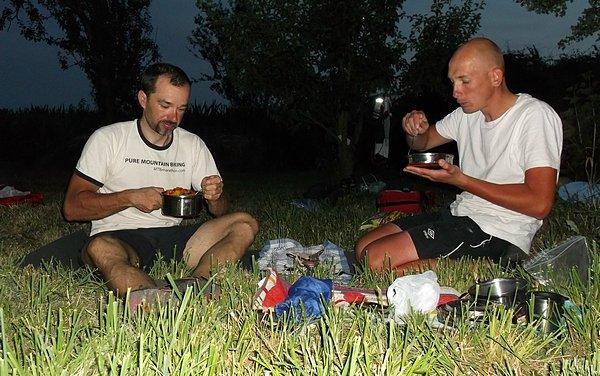 Miny świadczą że dzień był ciężki. Jeszcze tylko obiadokolacja i spać