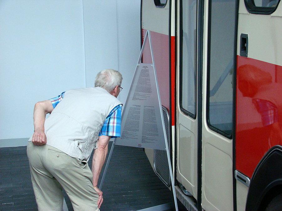 Przy każdym egzemplarzu szczegółowy opis