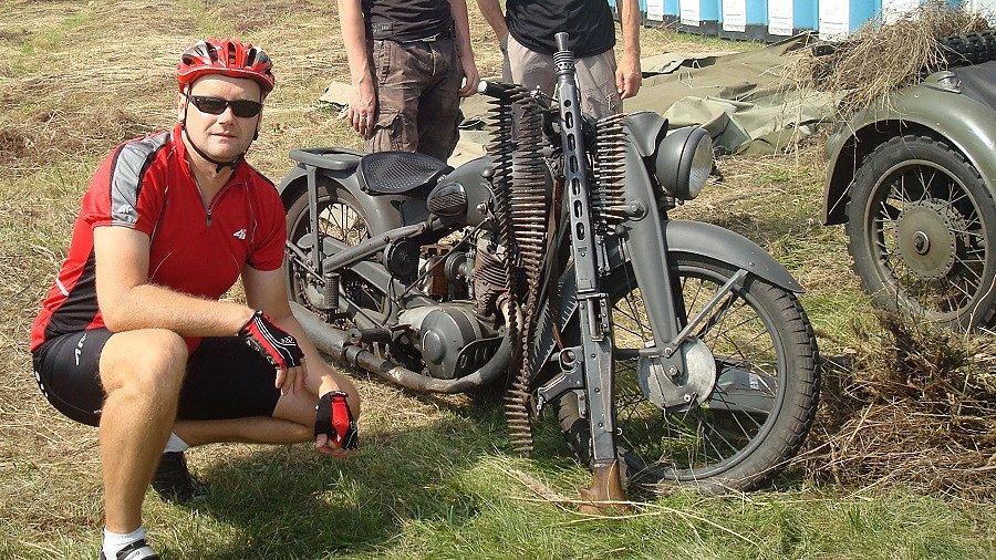 Piknik Lotniczy - Motocykl grupy rekonstrukcyjnej
