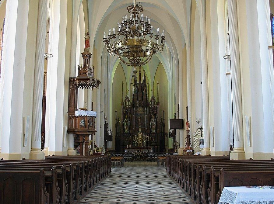 Wnętrze kościoła w Kamionnie