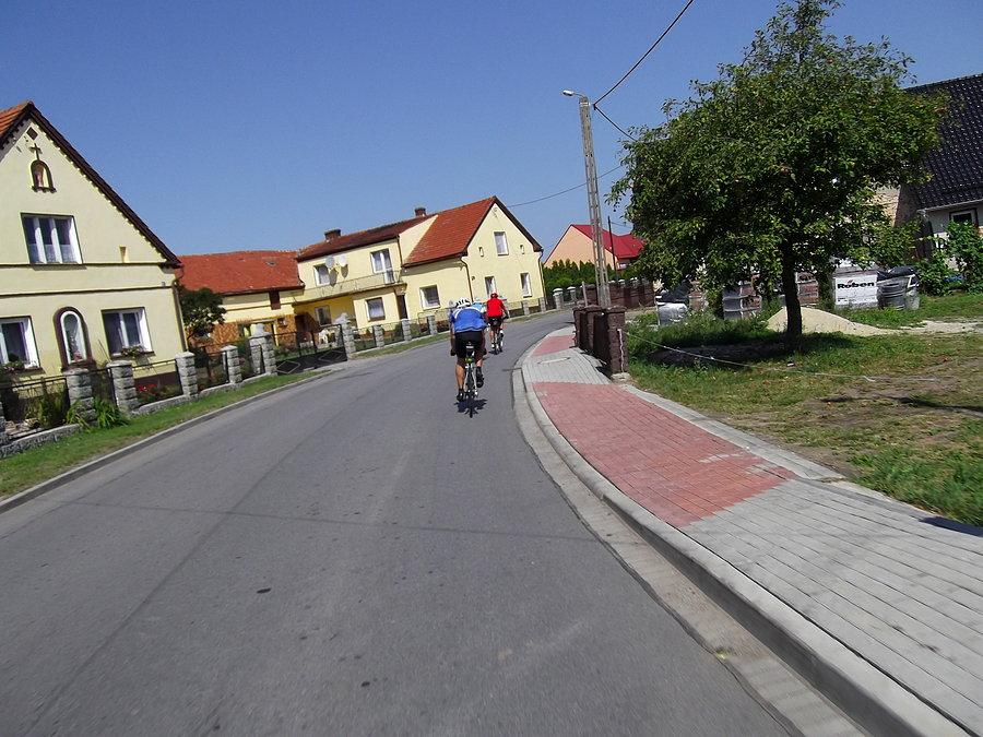 Pędzimy przez Mochów