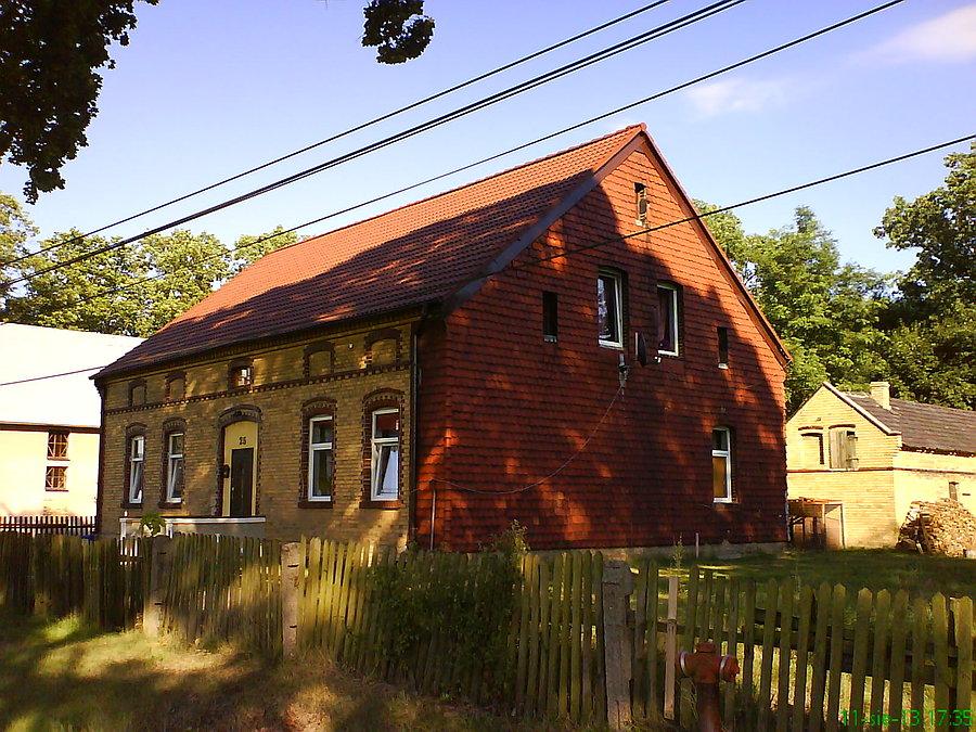 Rzadki przypadek ściany krytej dachówkami (zawsze od strony zachodniej - najbardziej deszczowej)