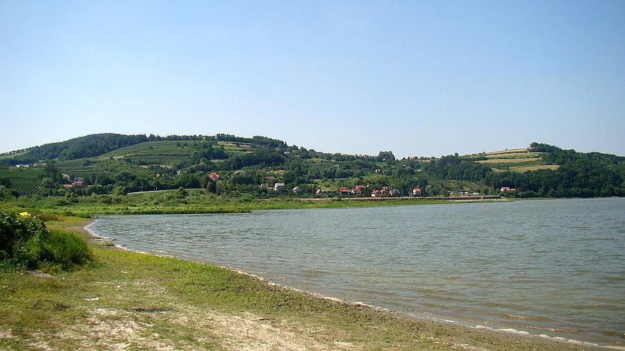 Nad Jeziorem Rożnowskim