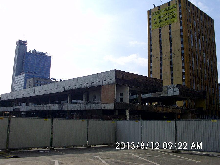 Handlowy Dom Dziecka Centrum w trakcie wyburzania