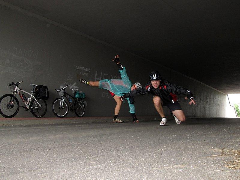 W tunelu pod A2 strasznie wiało :-)