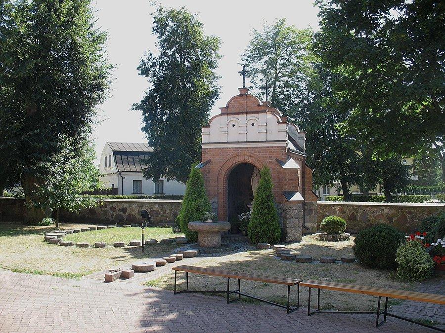 Kaplica przy kościele w Broku