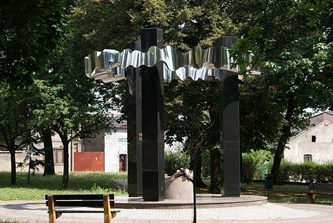 Plac Trzech Krzyży w Opocznie?