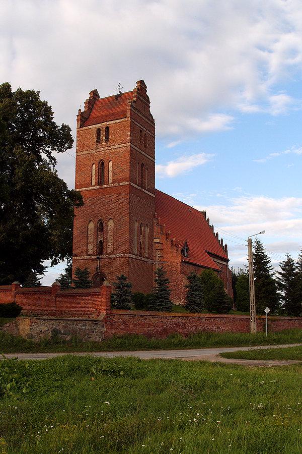 Kościół parafialny pw. Najświętszej Marii Panny z XIV w. w Wielkim Garcu