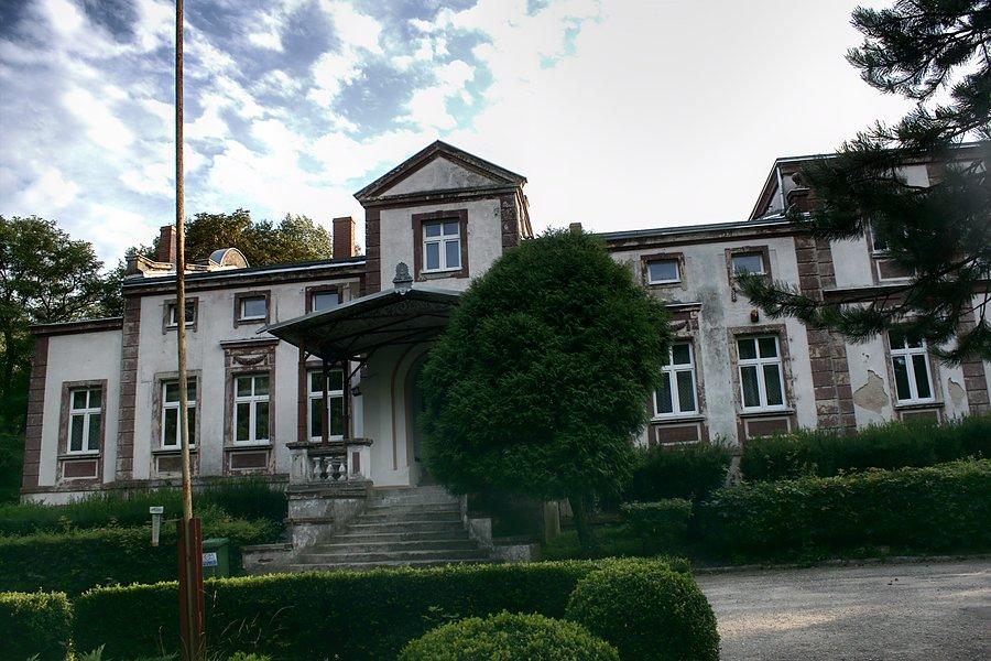 Dwór neoklasycystyczny z ok. 1880 r. w Złotnikach