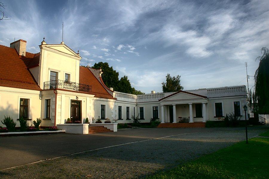 Barokowy dwór z I poł. XVIII wieku w Marcinkowie Górnym