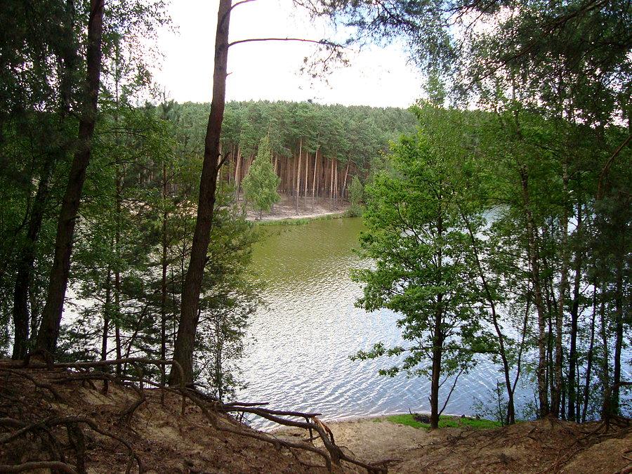 Wzniesienia dookoła jeziora widok 2