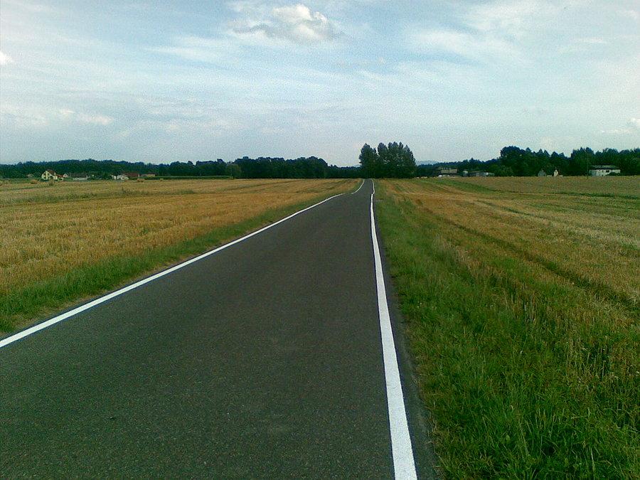 Piękna szeroka prosta niczym Trasa Łaziekowska