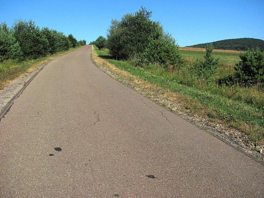 Miła 14%tka nad Wołowiec, z prawej Mareszka