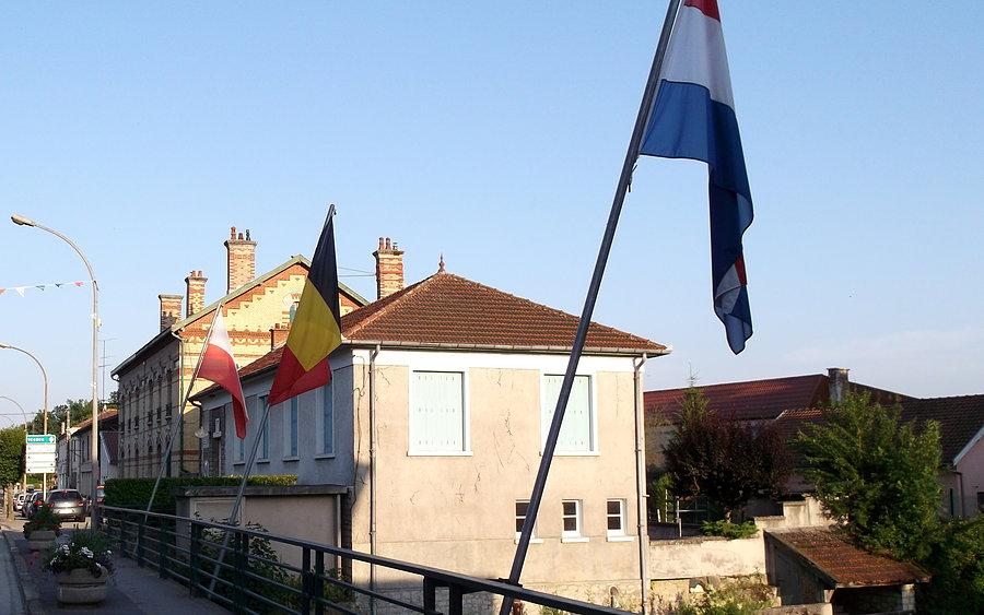 W Sainte Menehould napotkaliśmy naszą flagę :)