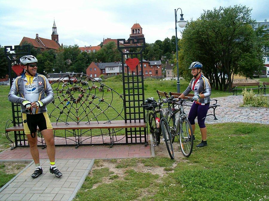 12-08-2013. Artur i Patrycja przy pamiątkowej "Ławeczce Miłości" na Bulwarze Wiślanym w Tczewie