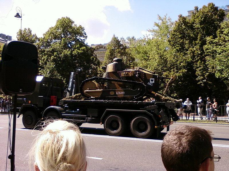 Odrestaurowany czołg Renault z Afganistanu