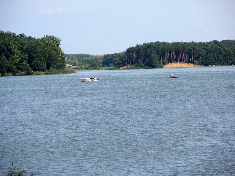 Po Jeziorze Kowalskim pływały dziś łódki u rowery wodne