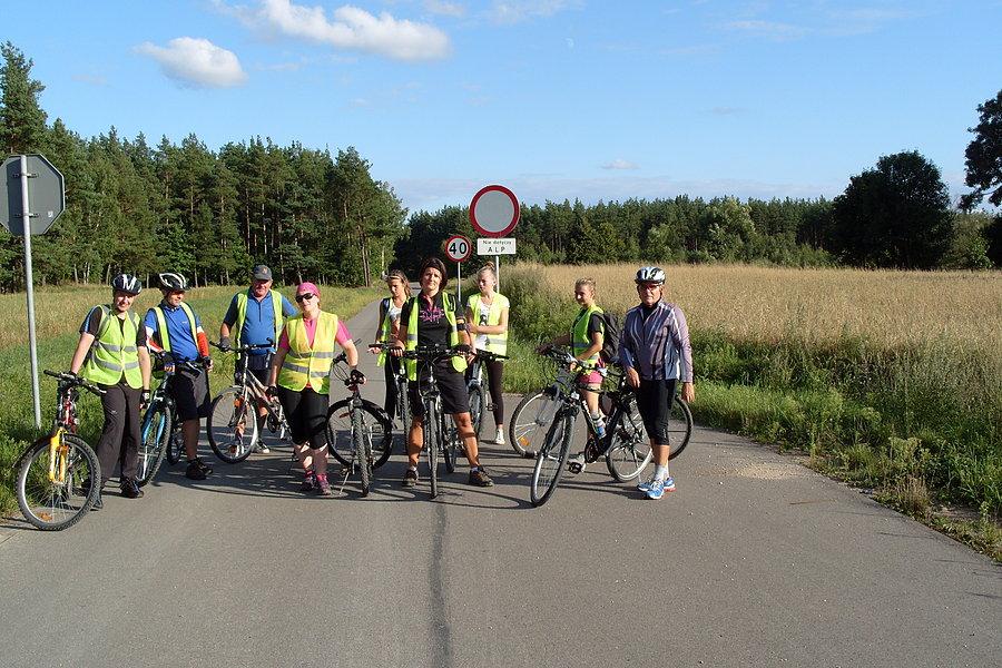 Ekipa rowerowa w Wędkowach