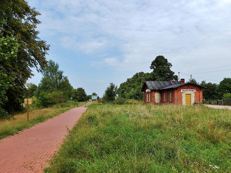 Budynek dawnego przystanku kolejowego w Bolesławowie