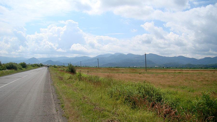W oddali pojawiają się pierwsze wzniesienia