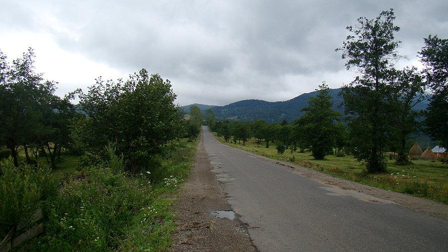 Podjazd boczna drogą