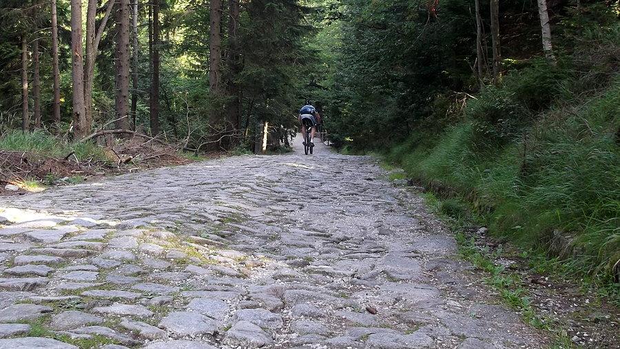 Masakryczny fragment zjazdowy. Wytelepało nieźle