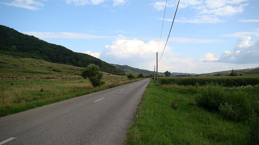 A na drodze dalej pustki