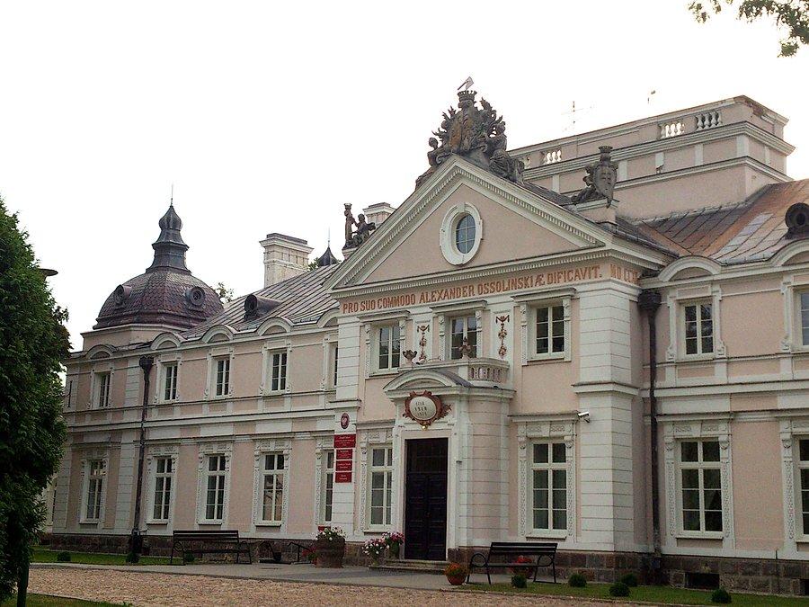 Dawniej Pałac Ossolińskich, obecnie Zespół Szkół Centrum Kształcenia Rolniczego im. Krzysztofa Kluka
