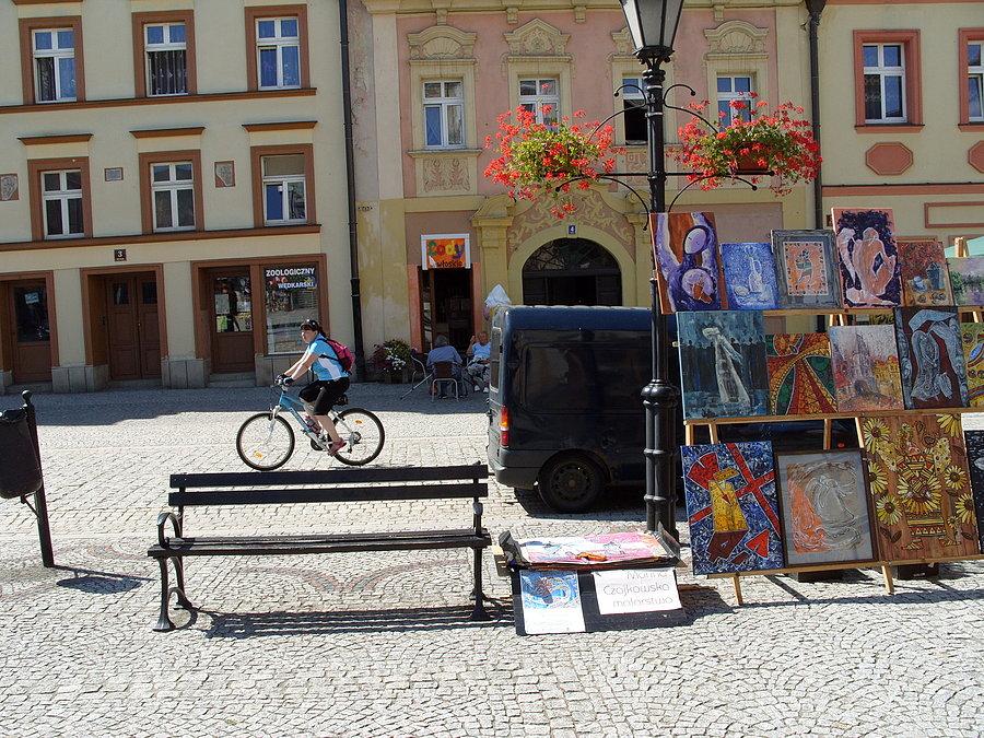 Honorowe kółeczka po rynku i podziwianie staroci wystawionych na sprzedaż, jak np. Feniks ;))