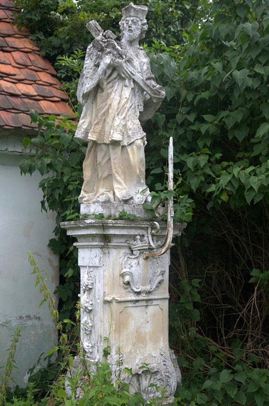 Trochę zniszczony