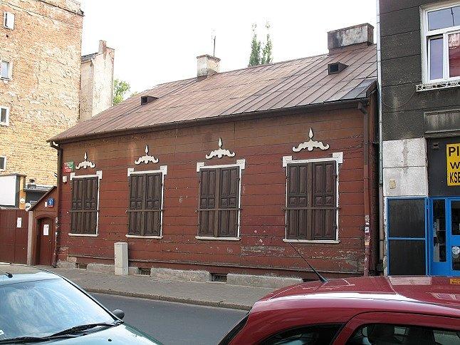 Ulica Środkowa 5- chyba ostatni drewniany budynek w zwartej zabudowie warszawskiej Pragi