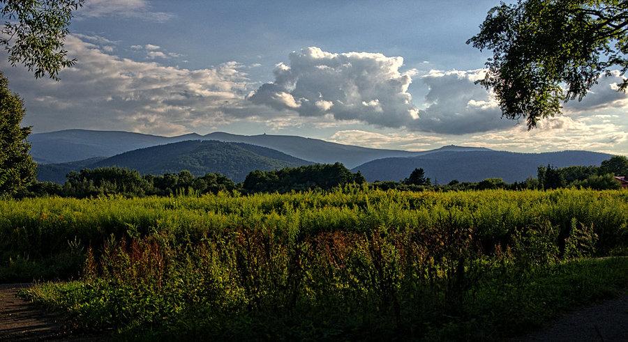 Widok na Karkonosze z Cieplic