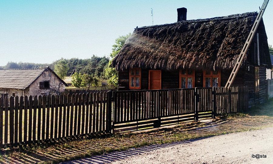 Chata kryta strzechą, dawno takiej nie widziałem :)