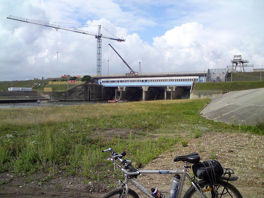 Remont urządzeń zrzutowych na zaporze Jeziora Nyskiego