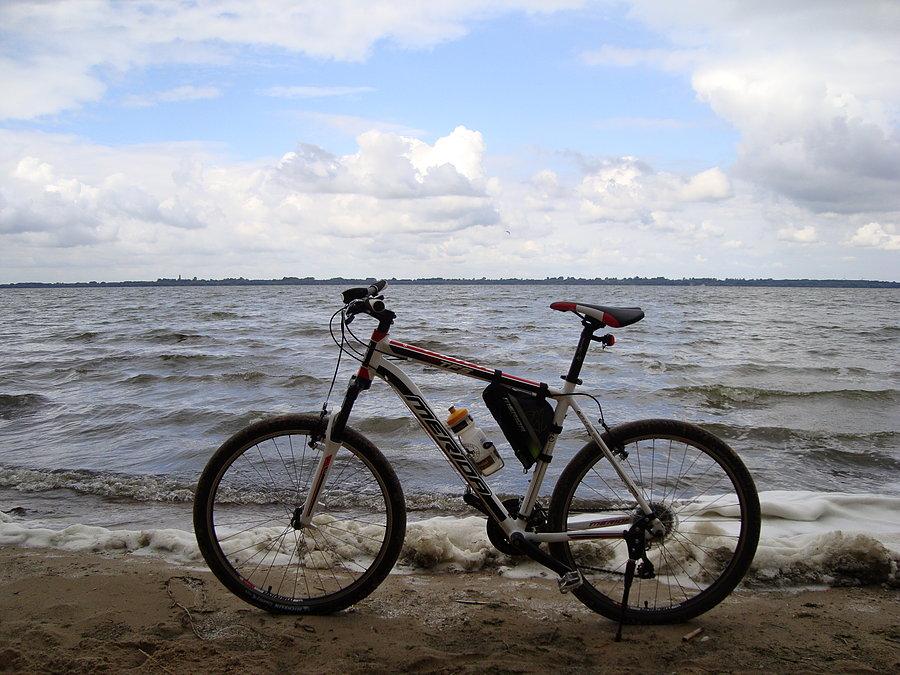 Na jednej z dzikich plaż