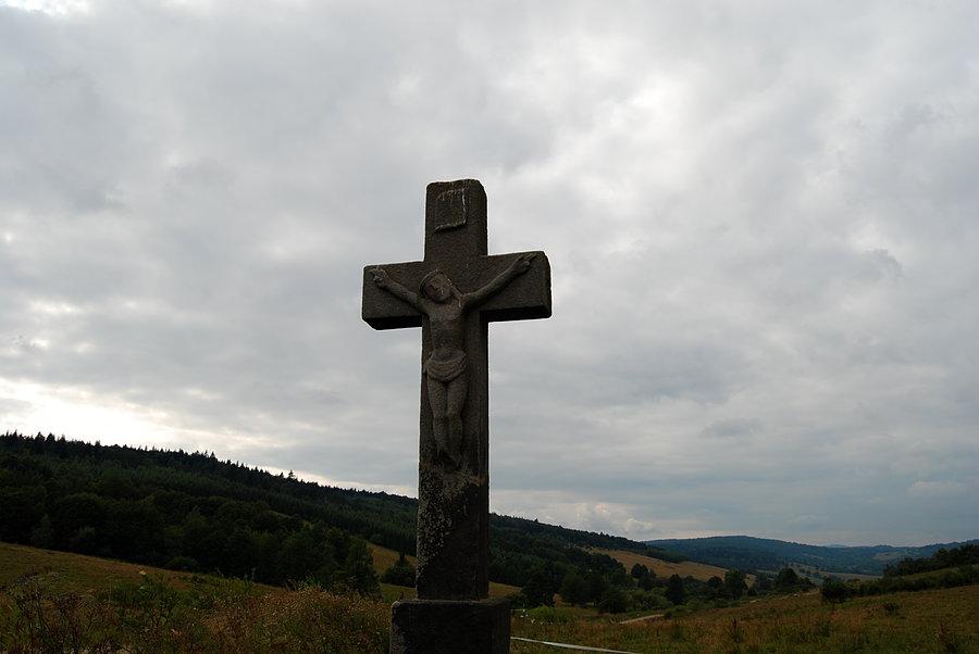 Krzyż na przełęczy