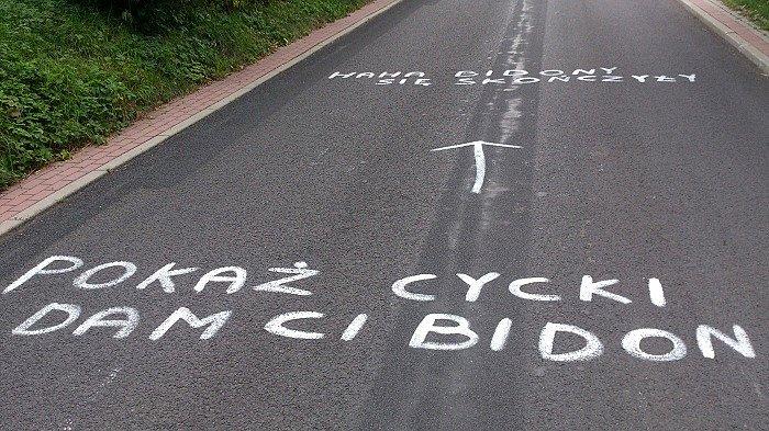 Pokaż cycki dam ci bidon