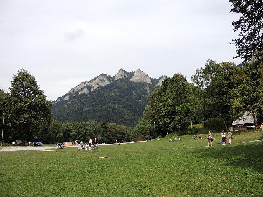 Pieniny - widok na Trzy Korony z miejscowości Czerwony Klasztor